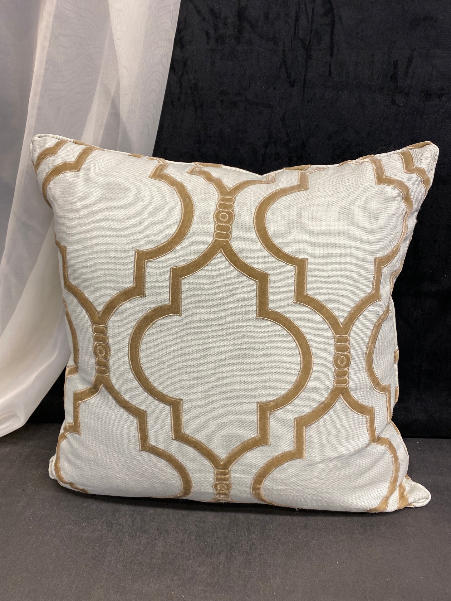 Cushion - Gold Quatrefoil