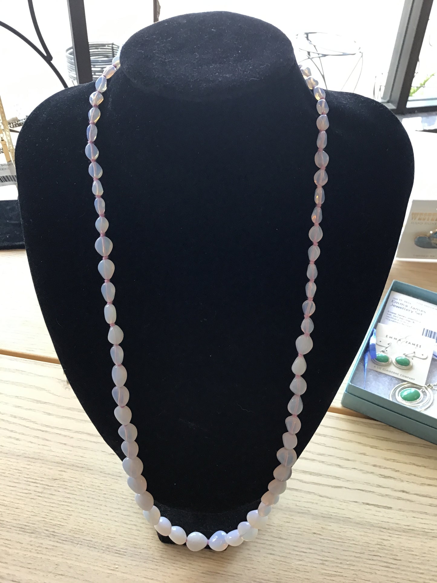 Pretty! Shiny Pink Stones Necklace