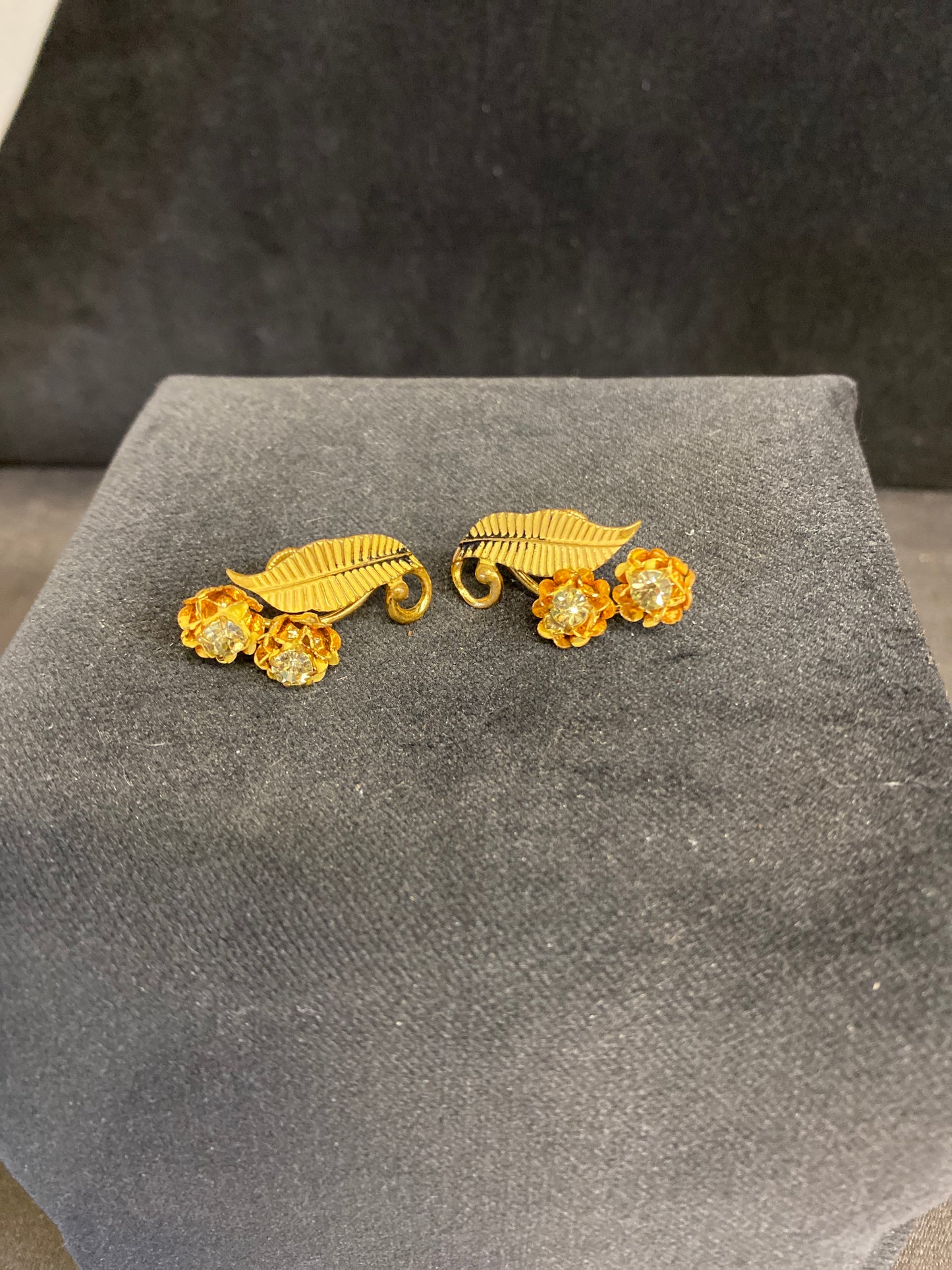 PAIR Screwback Earring - Gold Tone Flower