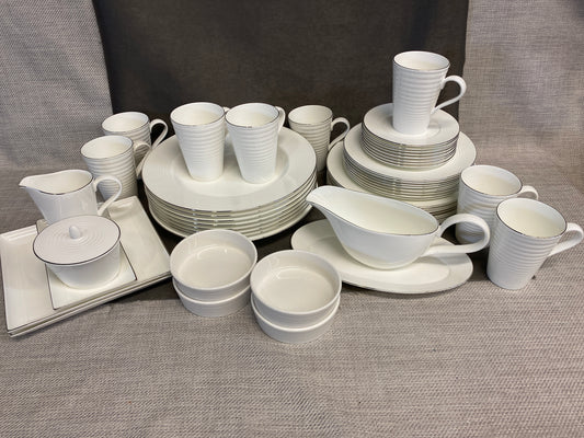 Royal Doulton 5PC Placesetting for 8 plus...