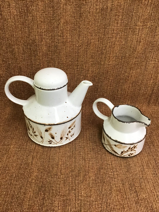 Stonehenge Midwinter 'Wild Oats' Tea Set