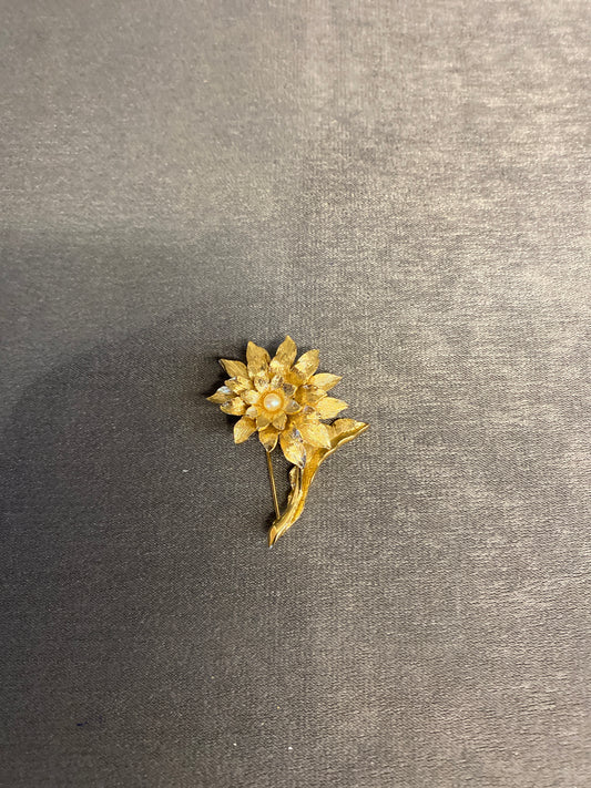 Vintage Brooch - Gold Tone Flower