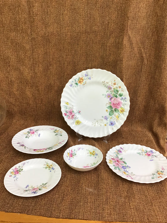 Royal Doulton 'Arcadia' 14 Place Set