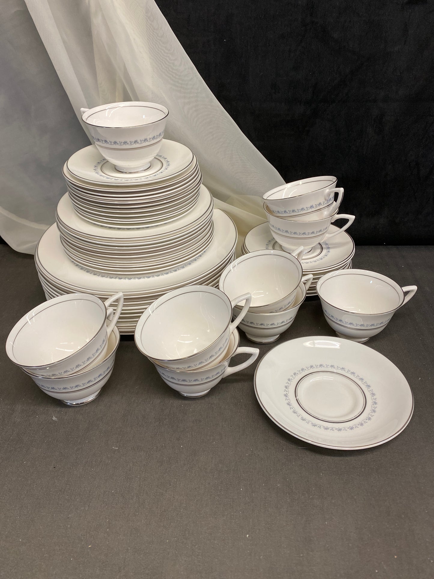 Royal Doulton 5PC Placesetting for 9 plus....