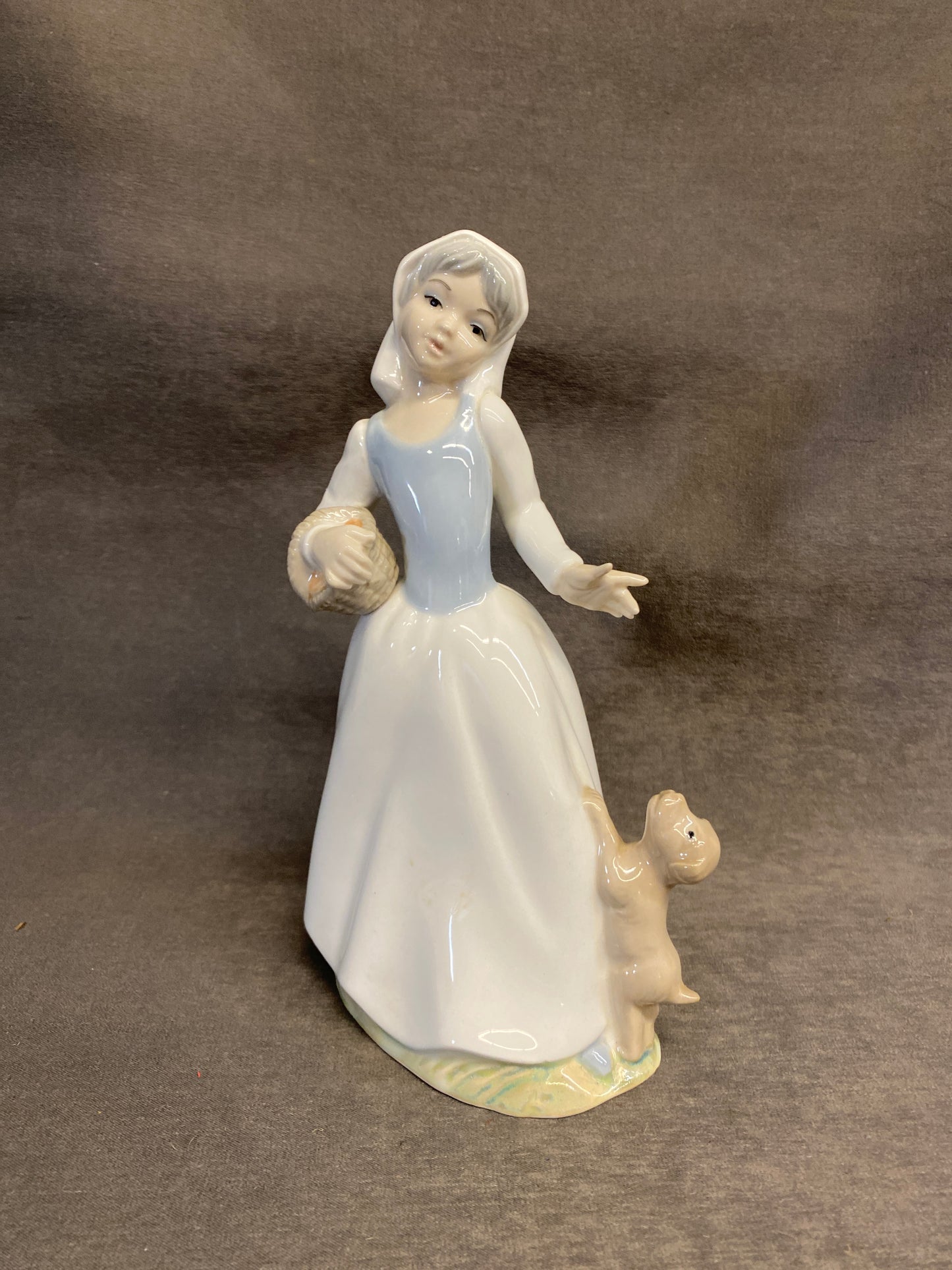 Tengra Figurine - Girl With Basket & Puppy