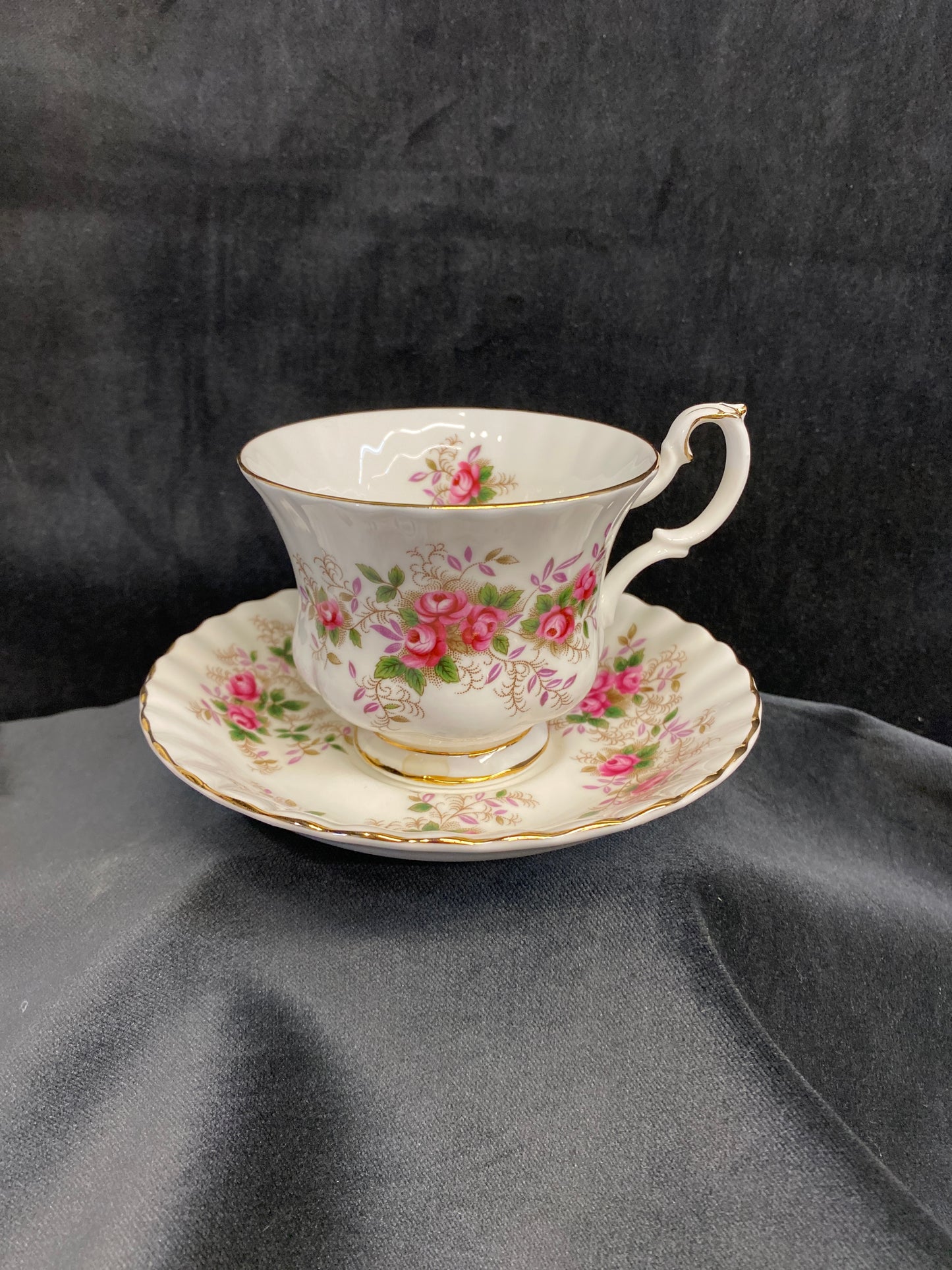 Royal Albert Teacup & Saucer - Lavender Rose