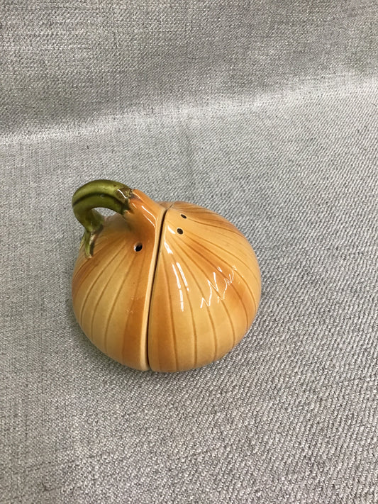 2 Piece Onion Salt & Pepper Shakers