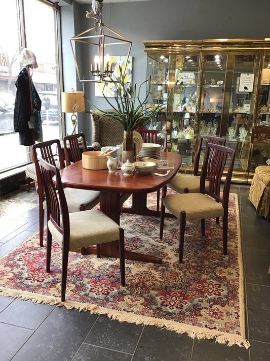 Danish Rosewood Dining Table w Chairs