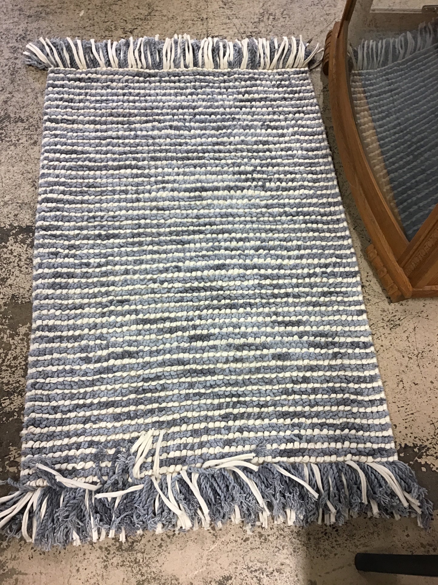 Throw Rug - Grey & Cream 24" x 40"