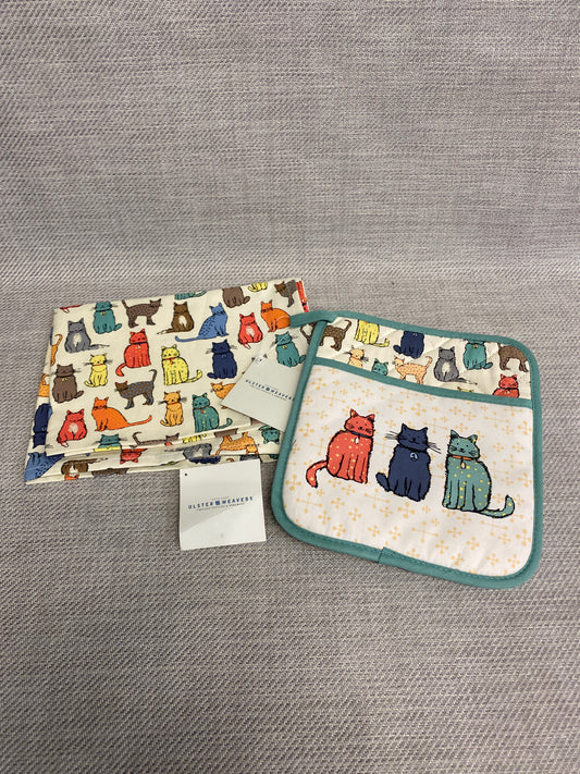 NEW! 2PC Disney Parks Kitchen Linens