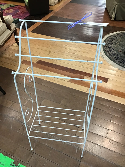 Distressed White Metal Bathroom Towel Organzier