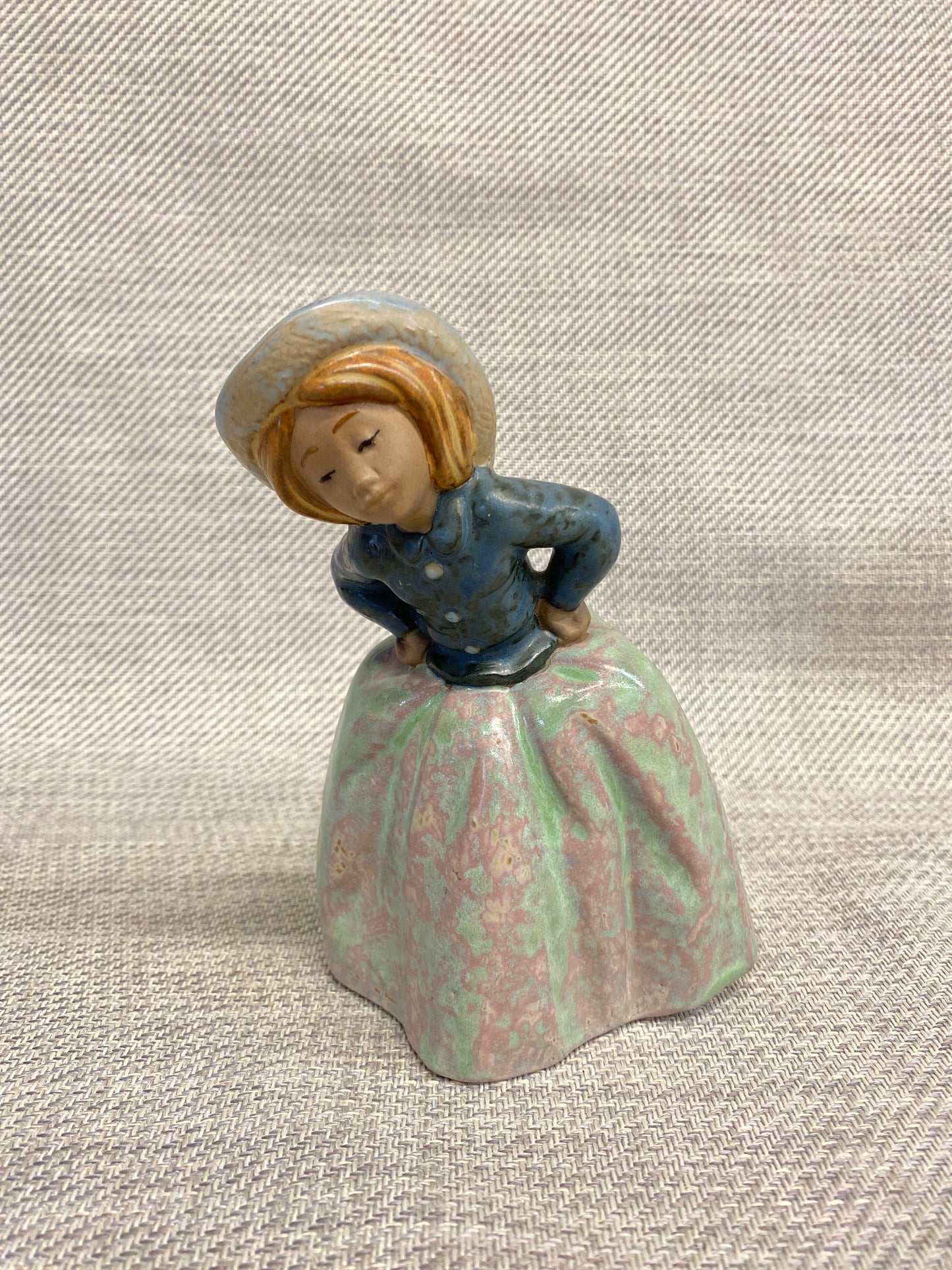Nao Figurine - Inquisitive Girl