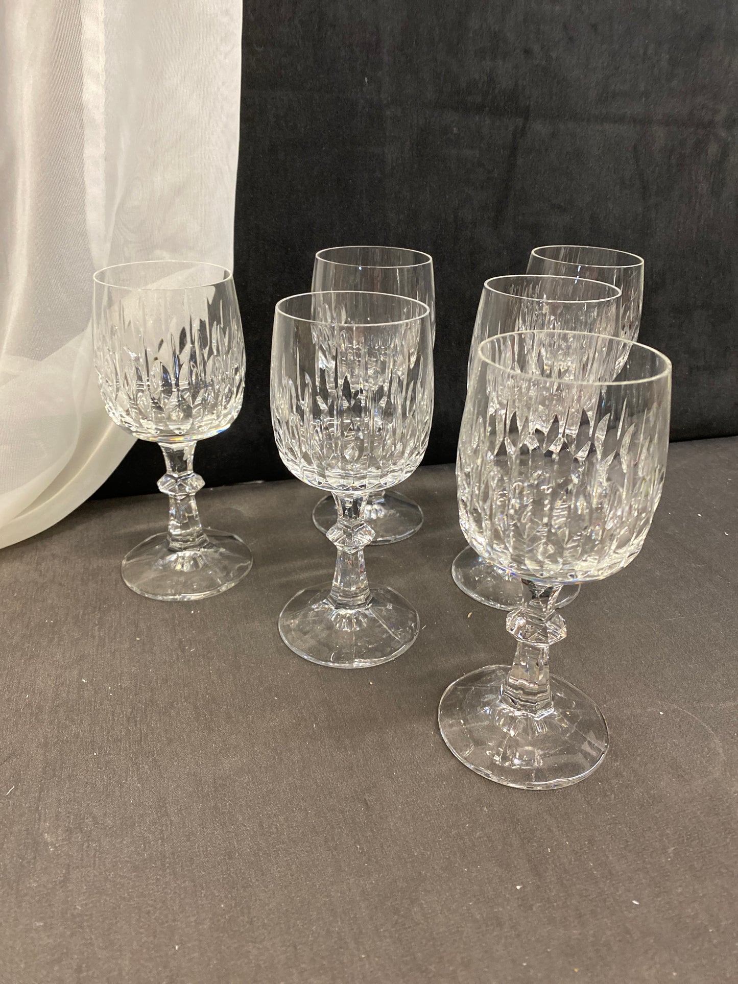 6 Crystal Wine Glasses
