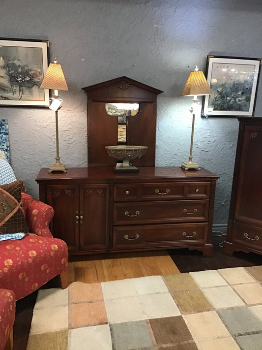 Beautiful Strathroy Furniture Dresser w Mirror