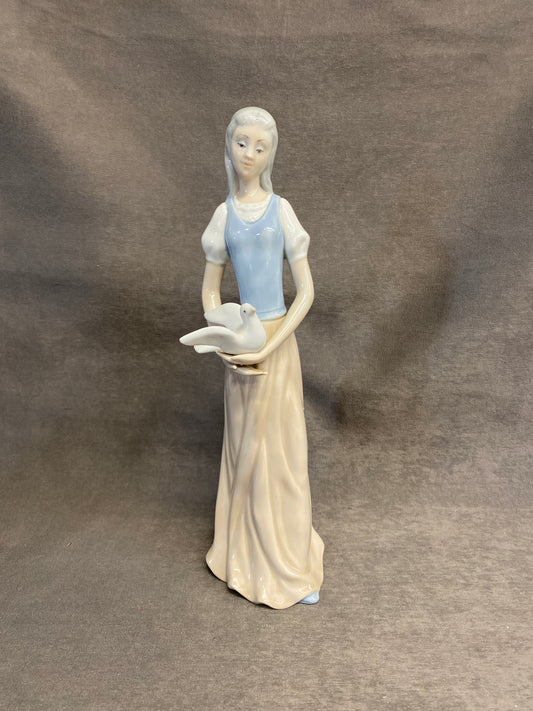 Tengra Figurine - Girl With Dove