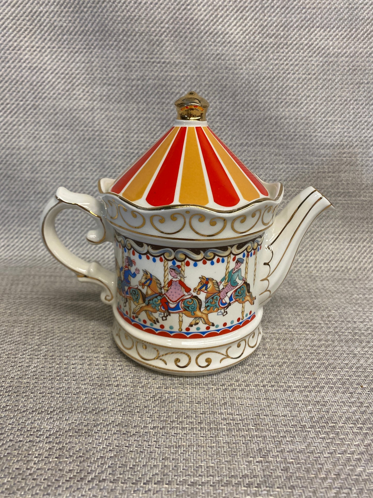 Sadler Teapot - Carousel