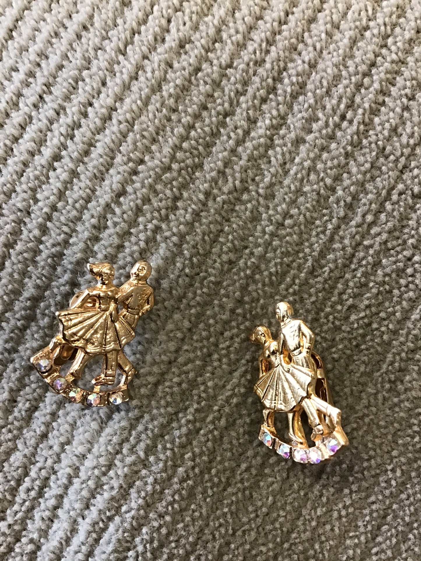 Pretty! Sparkly Gold Clip-On Earrings