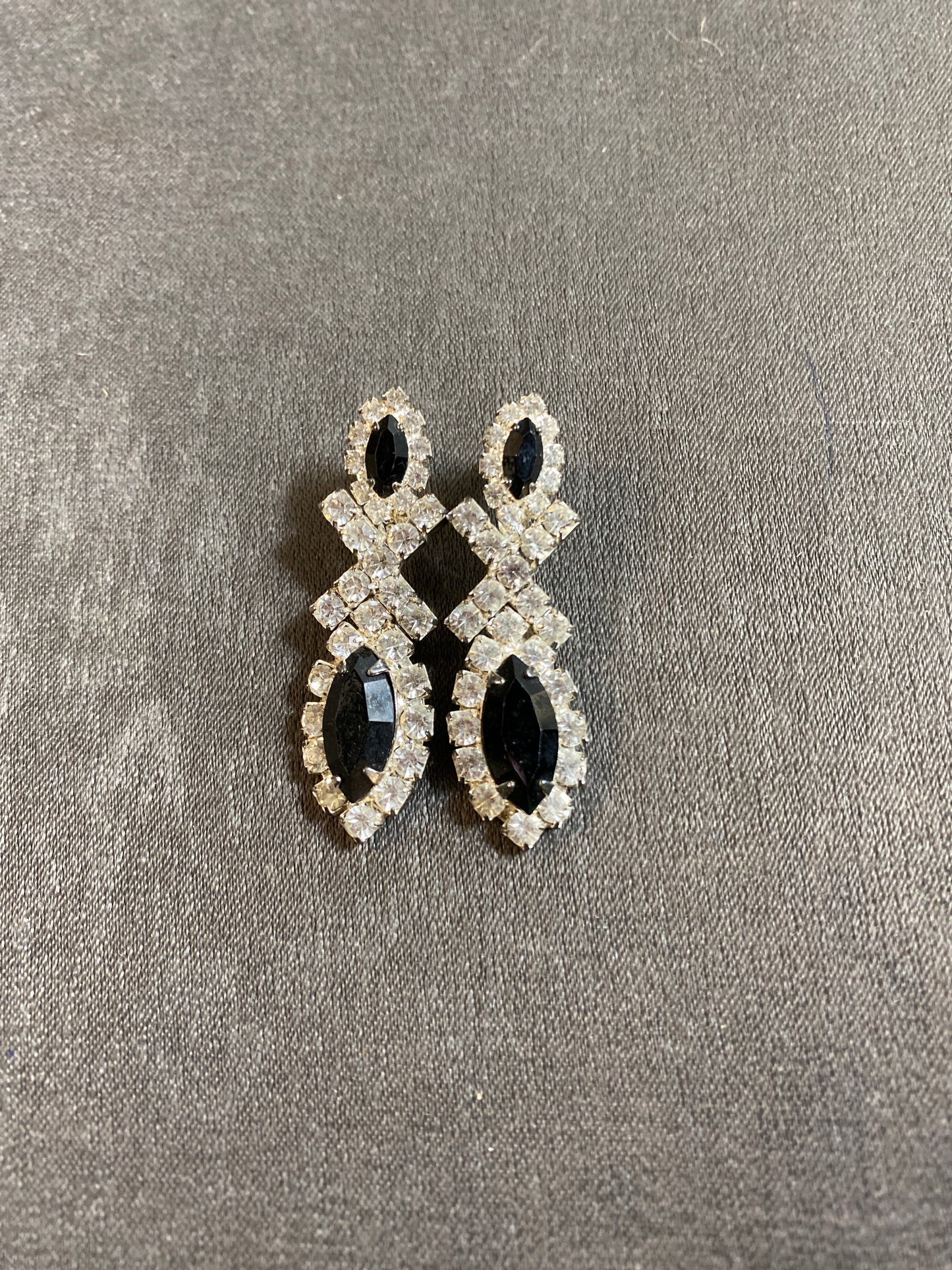 Pair Pierced Earrings - Black Crystal