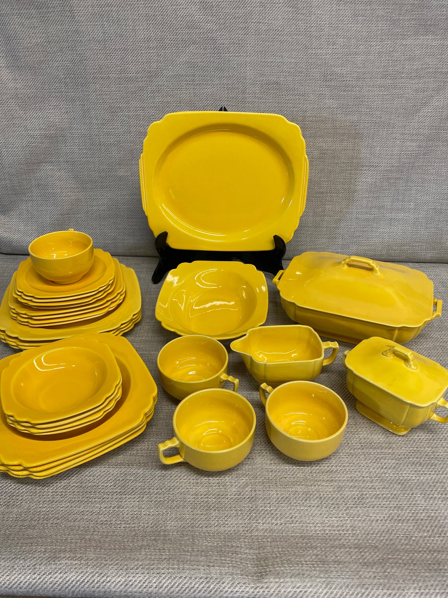 29PC Riviera Dinnerware - Yellow
