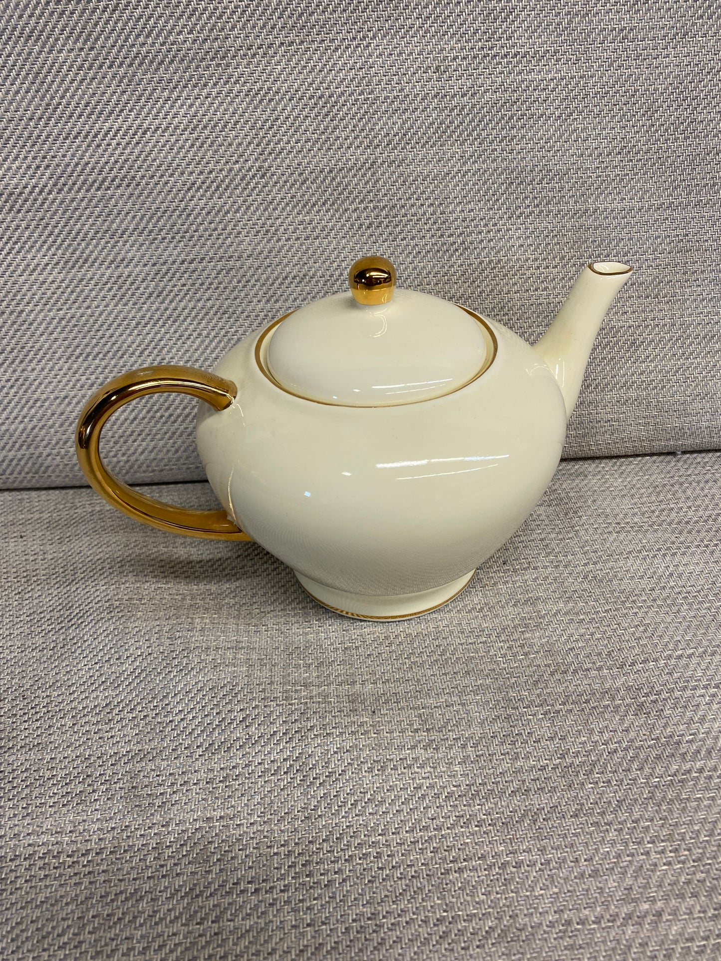 New! Abbott Evelyn Teapot