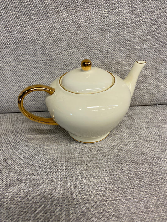 New! Abbott Evelyn Teapot