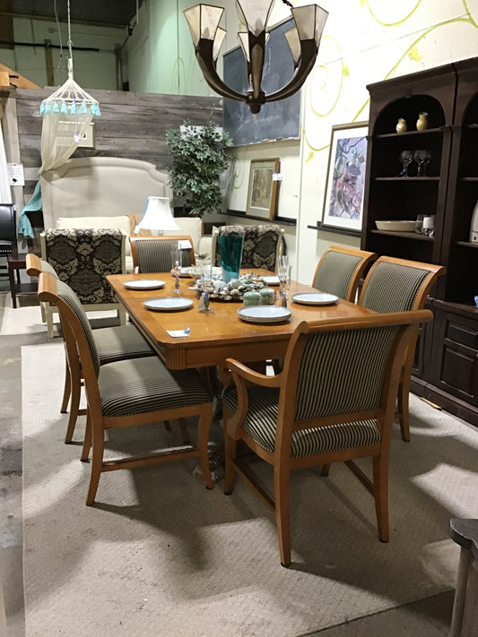 Dining Table & 6 Chairs