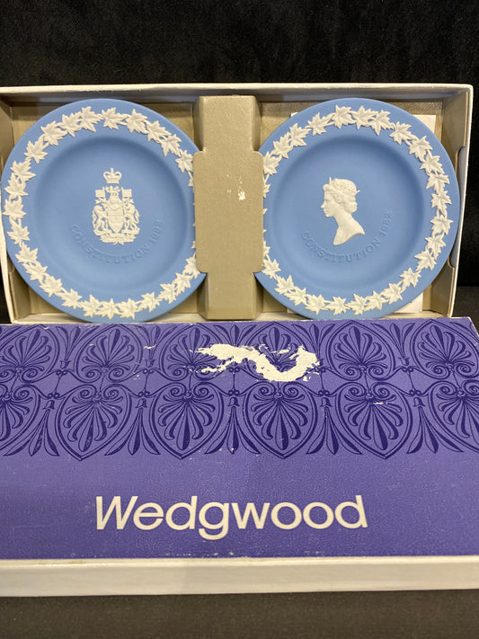 Set 2 Wedgwood Dishes - Constitution