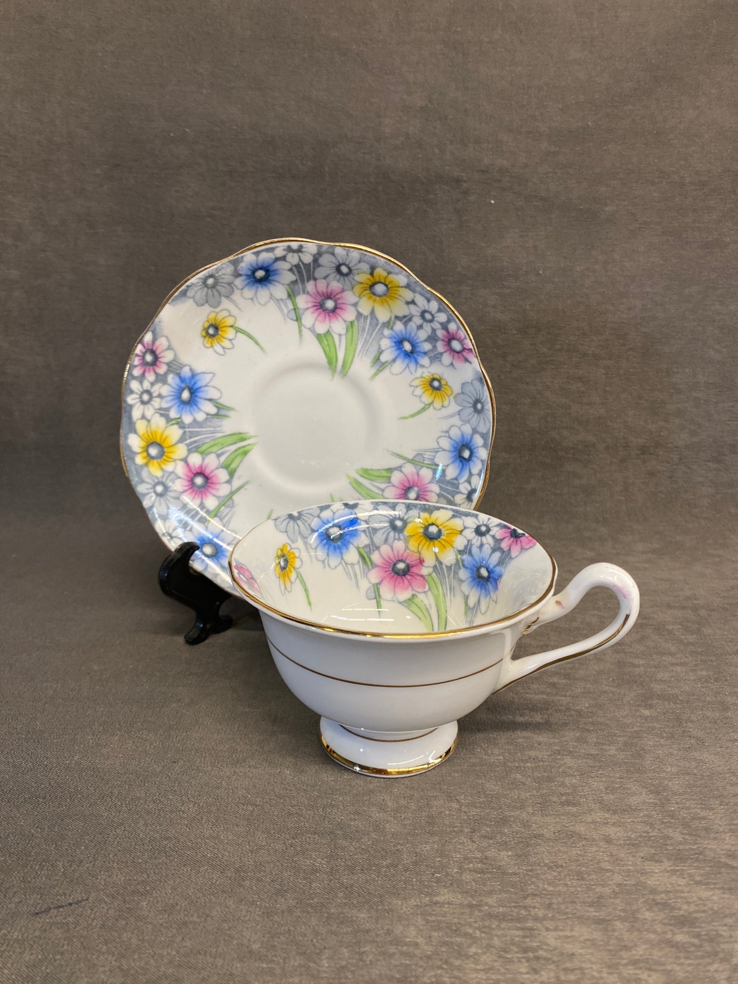Royal Albert Teacup & Saucer - Maryland