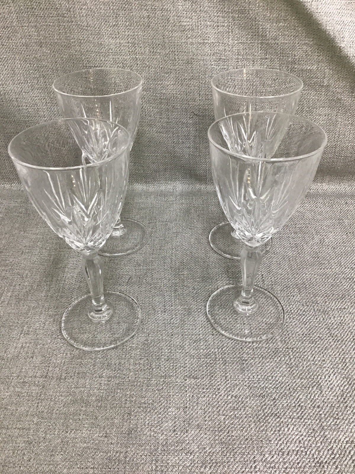 Lucia by Oneida Wine Glasses (4)