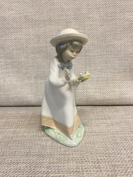 Nao Figurine - Girl With Bird's Nest