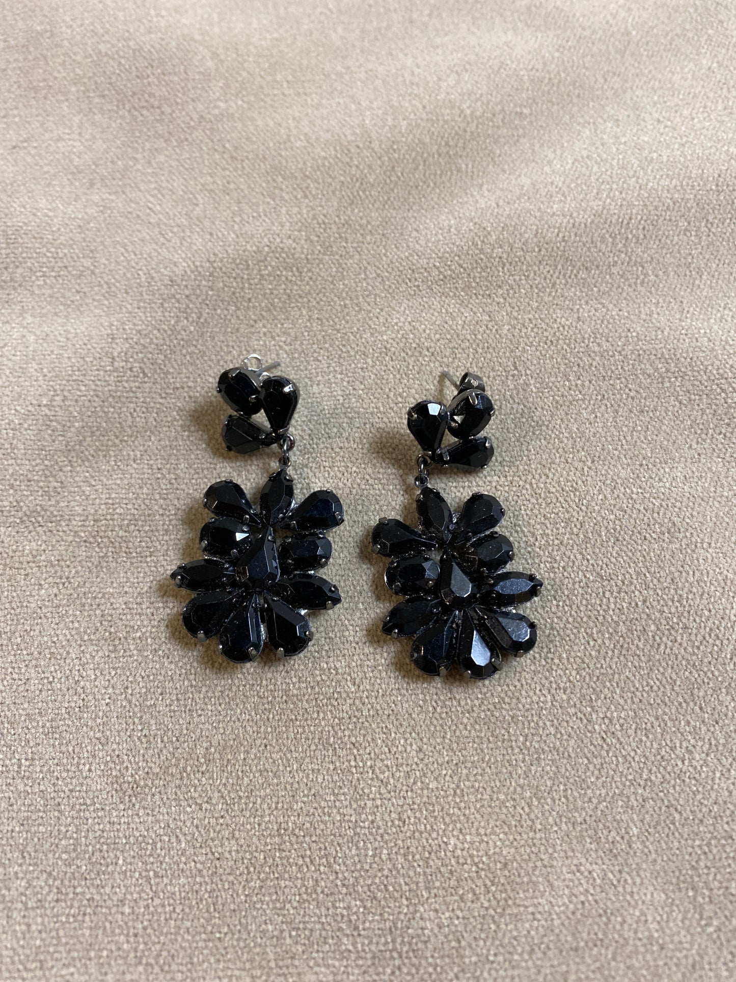 Pierced Earrings - Black Drops