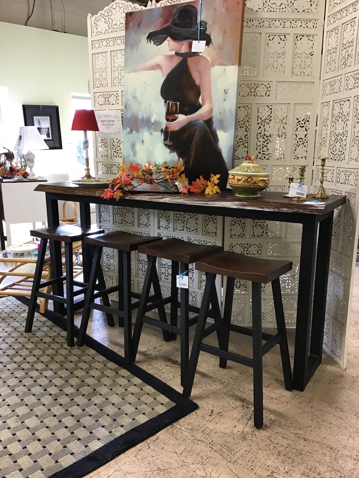 Custom Bar w/4 Bar Stools