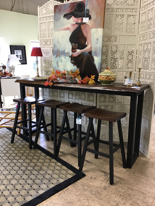 Custom Bar w/4 Bar Stools