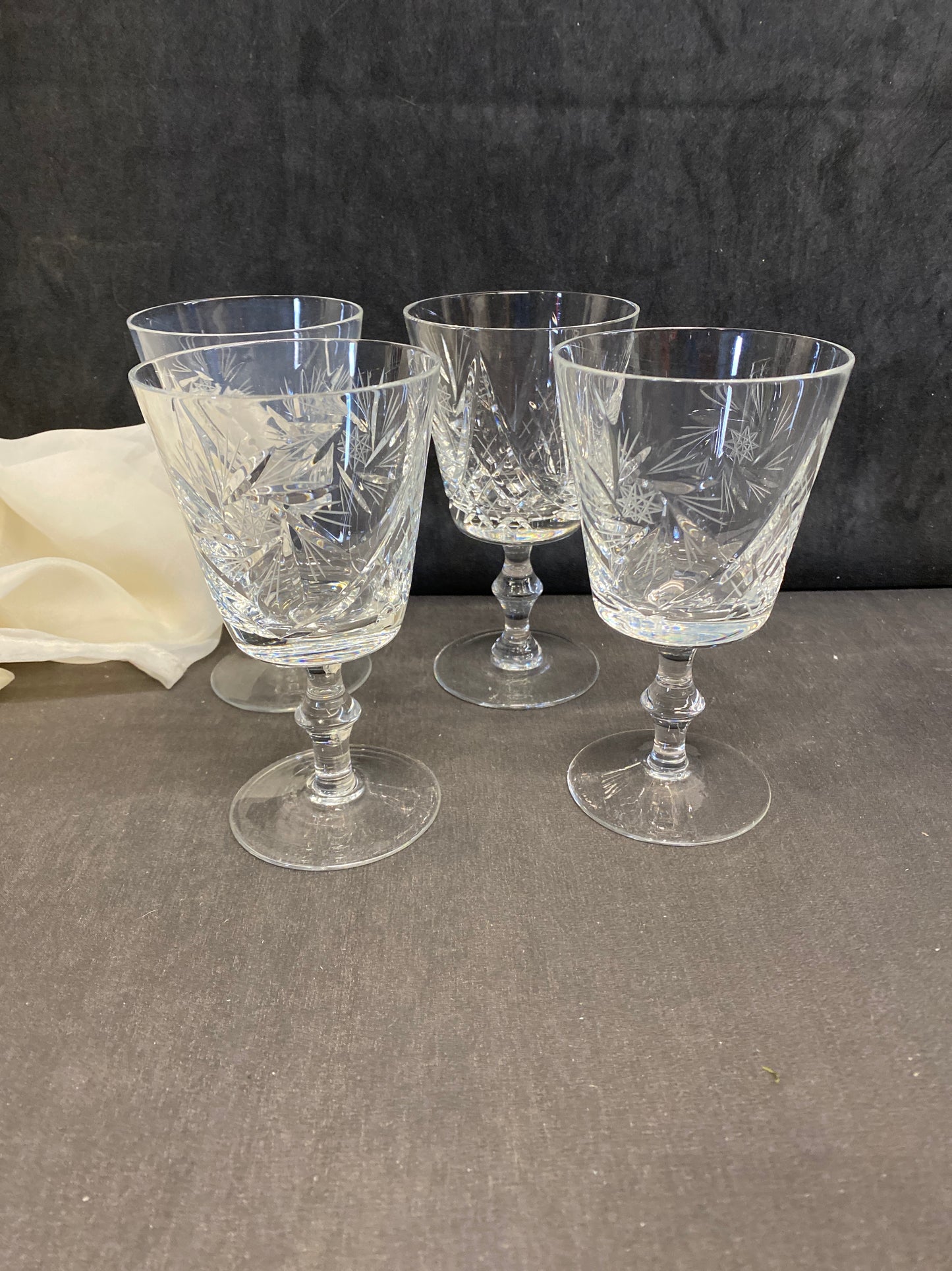 SET 4 Pinwheel White Wine Glasses