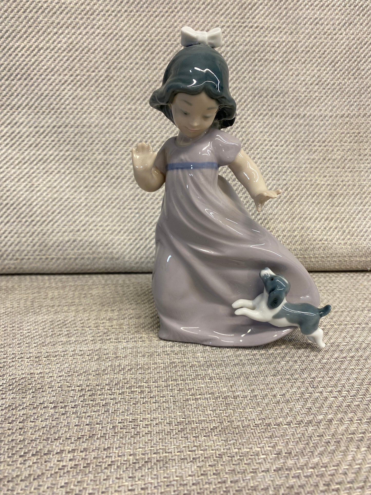 Nao Figurine - Dancing Girl