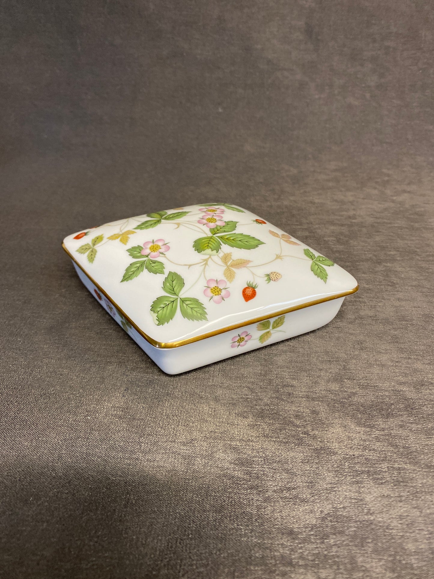 Wedgwood "Wild Strawberry" Trinket Box