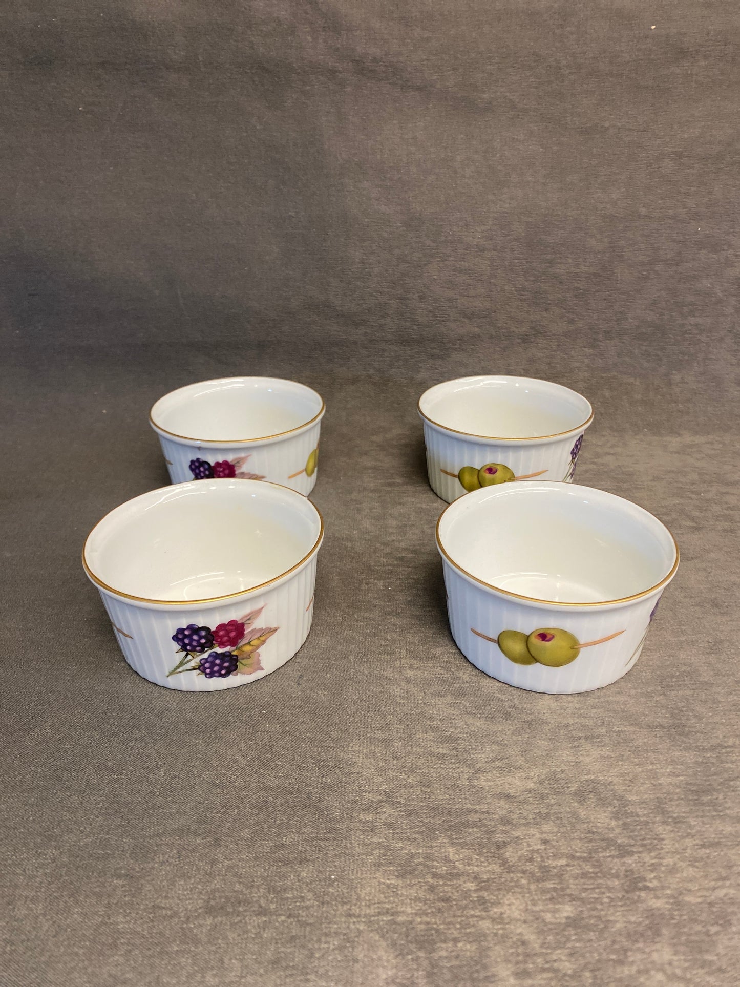 Set 4 Evesham Gold Ramekins