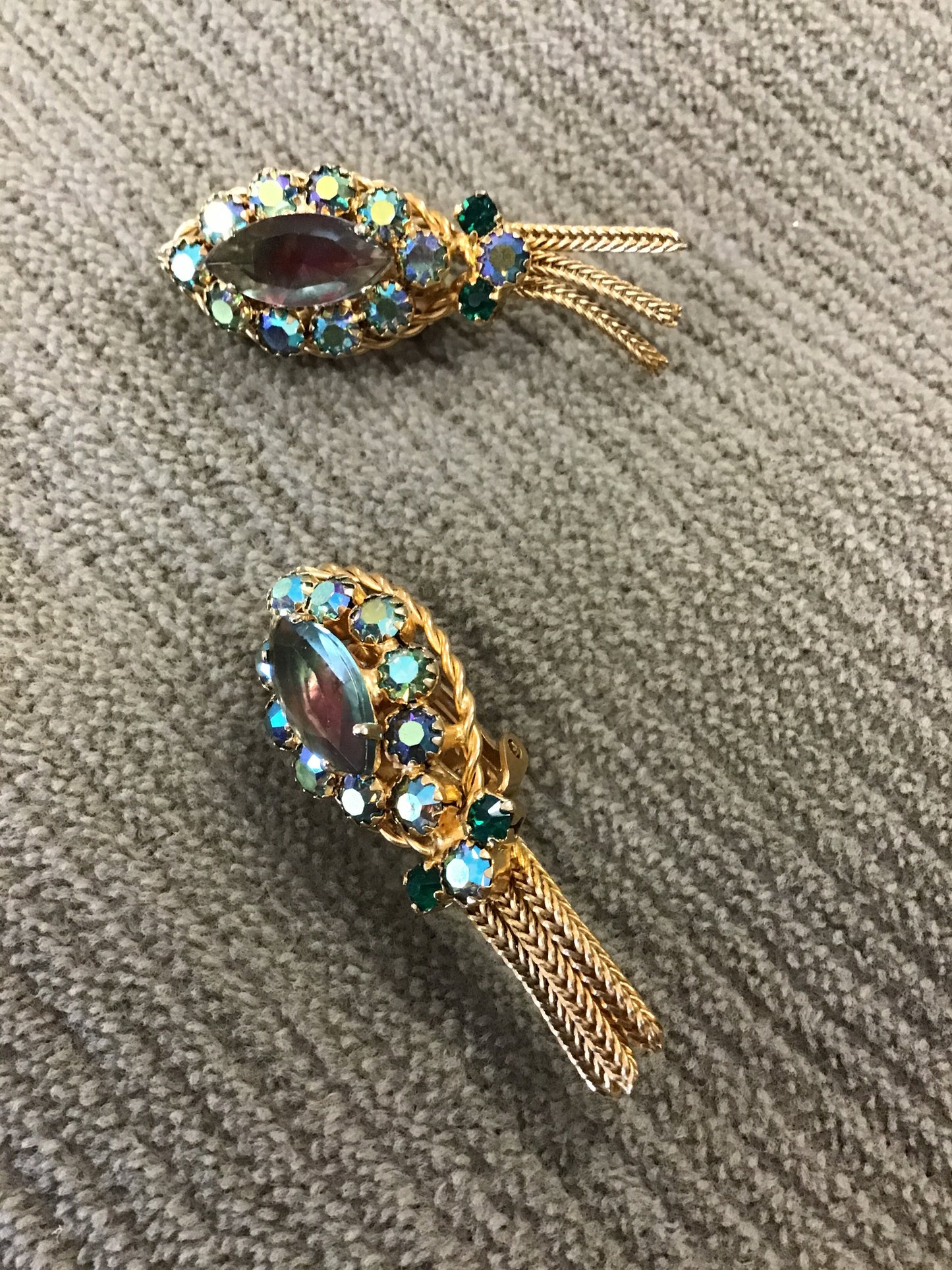 Pretty! Pair Sparkly Clip-On Earrings