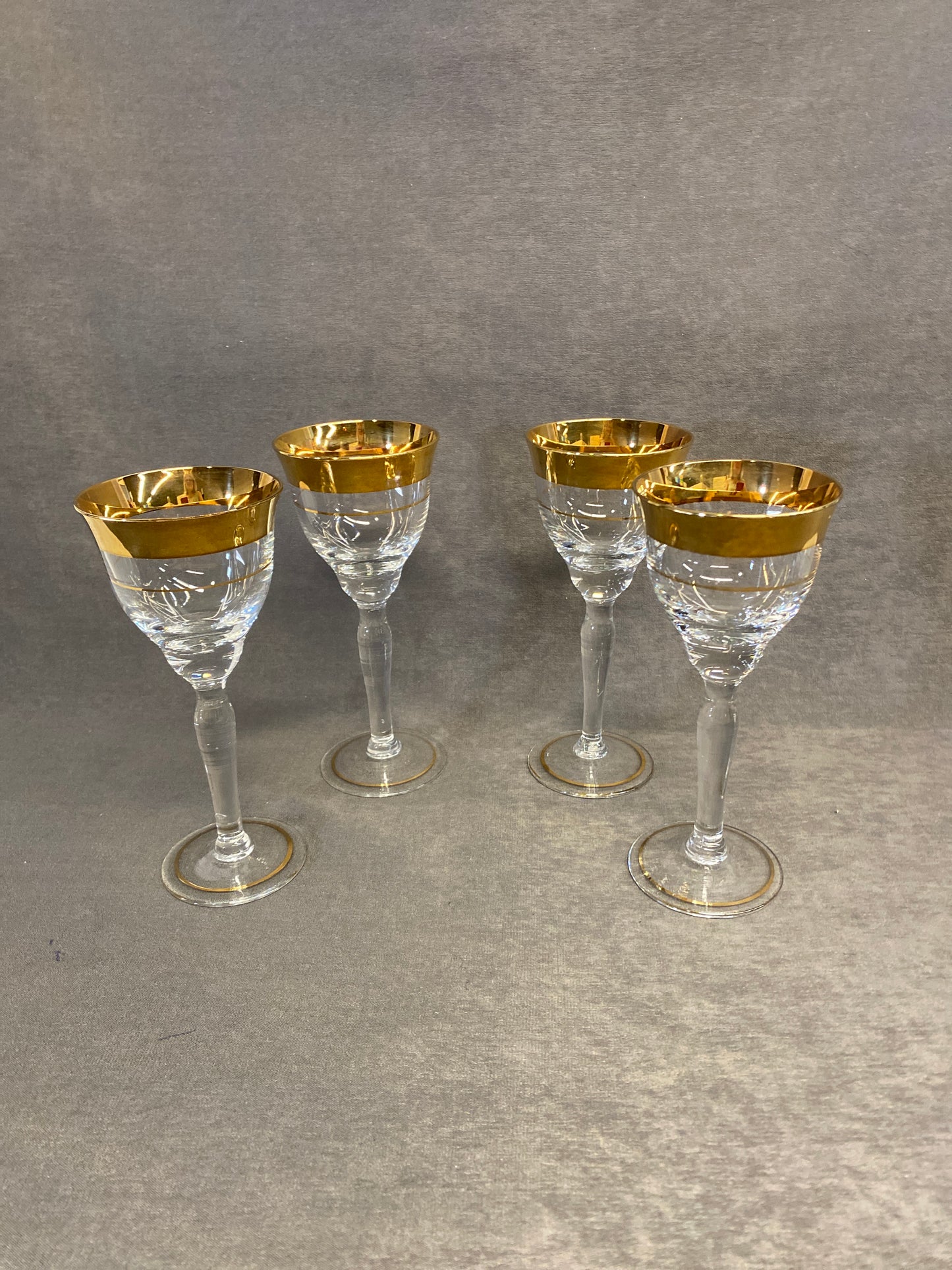 Set 4 Wine Glasses  - Gold Trim