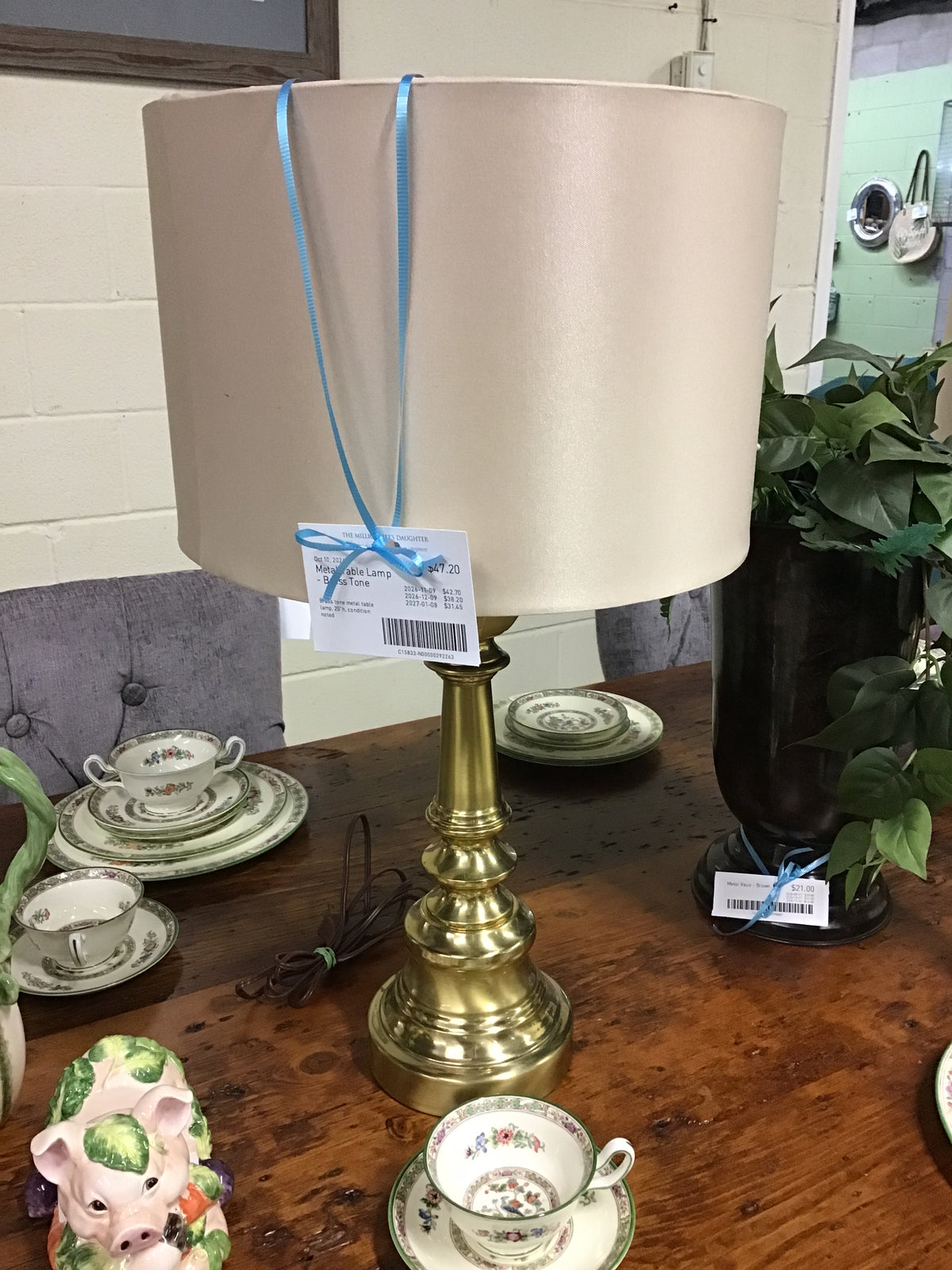 Metal Table Lamp - Brass Tone